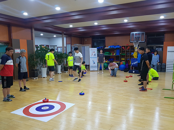 단체 컬링 수업 사진