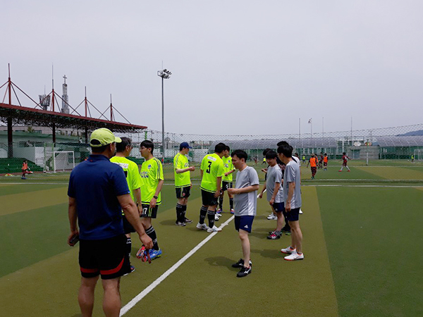 친선축구대회 경기 사진